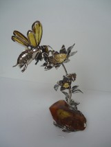 Figurka pszczoła ze srebra i bursztynu